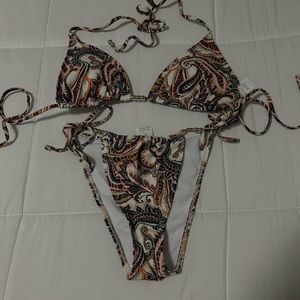 Triangle Bikini Lines Pattern